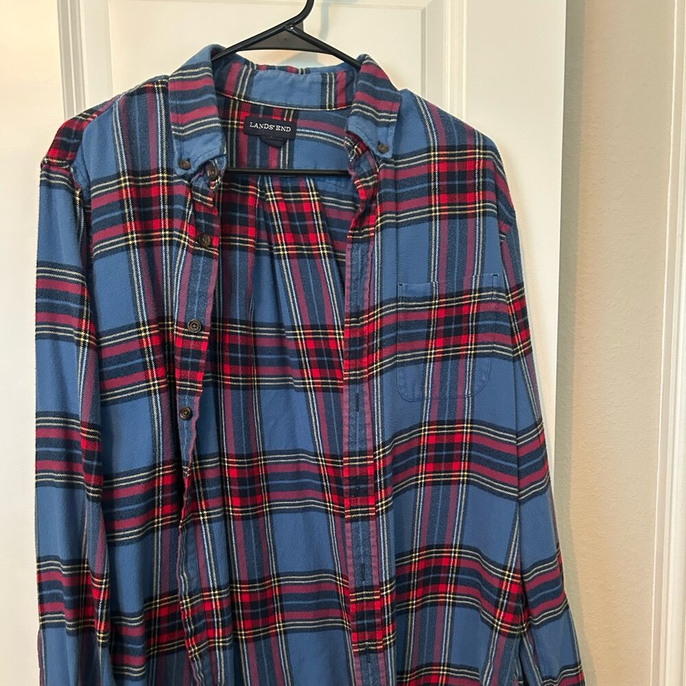 Men's Medium Vintage Plaid Flannel Button Down.